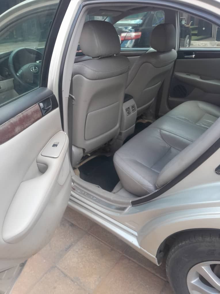 2005 Lexus ES 330 - Image 1