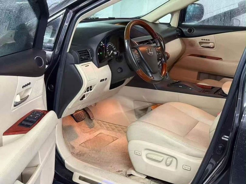 Vehicle - Image 7