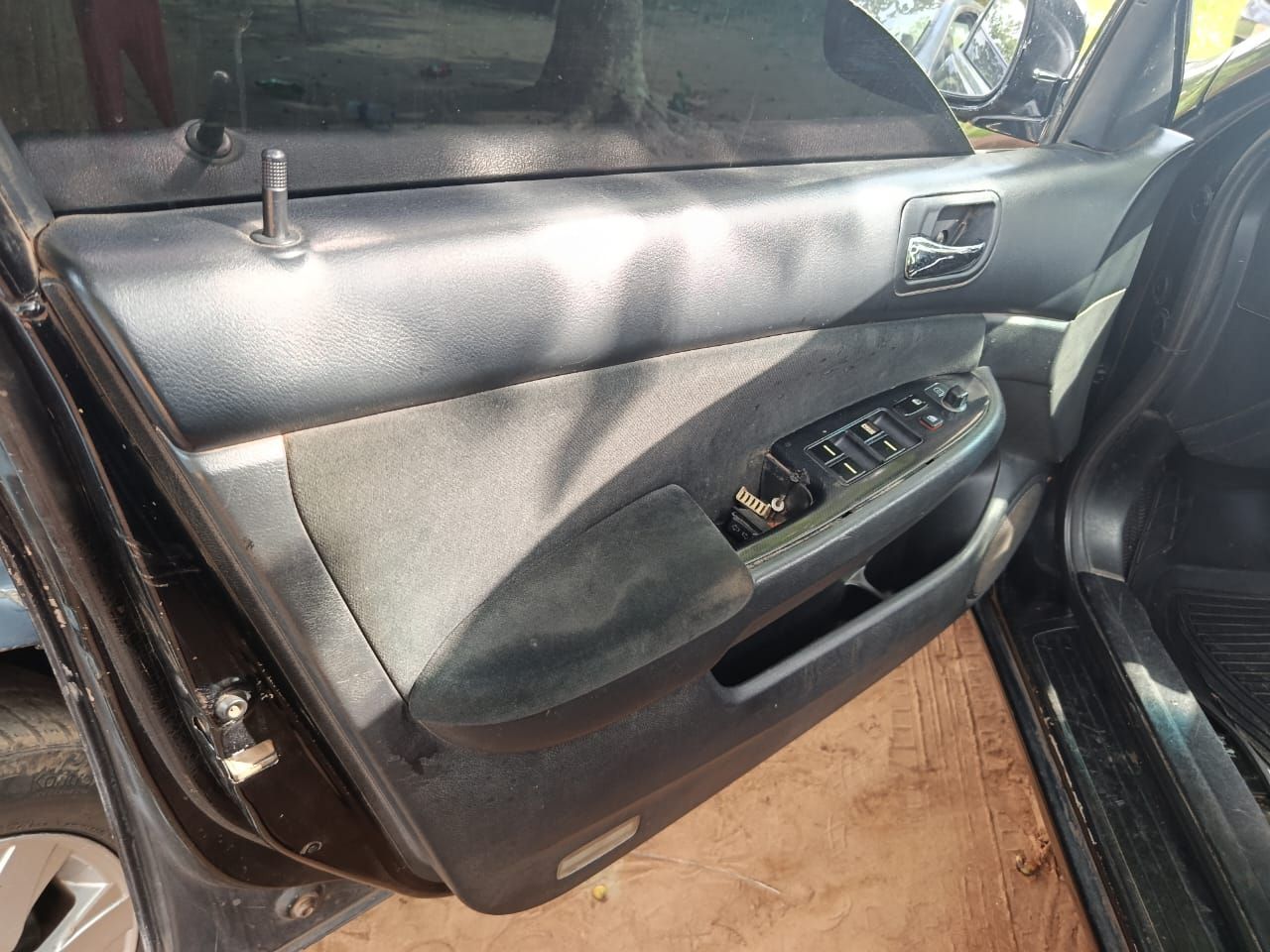 Vehicle - Image 9