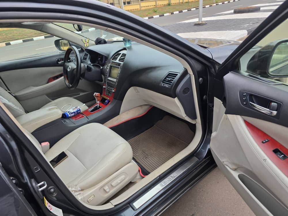 Vehicle - Image 8