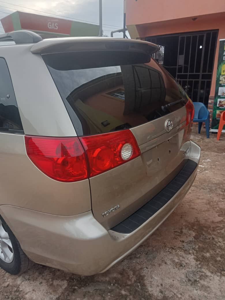 Vehicle - Image 13