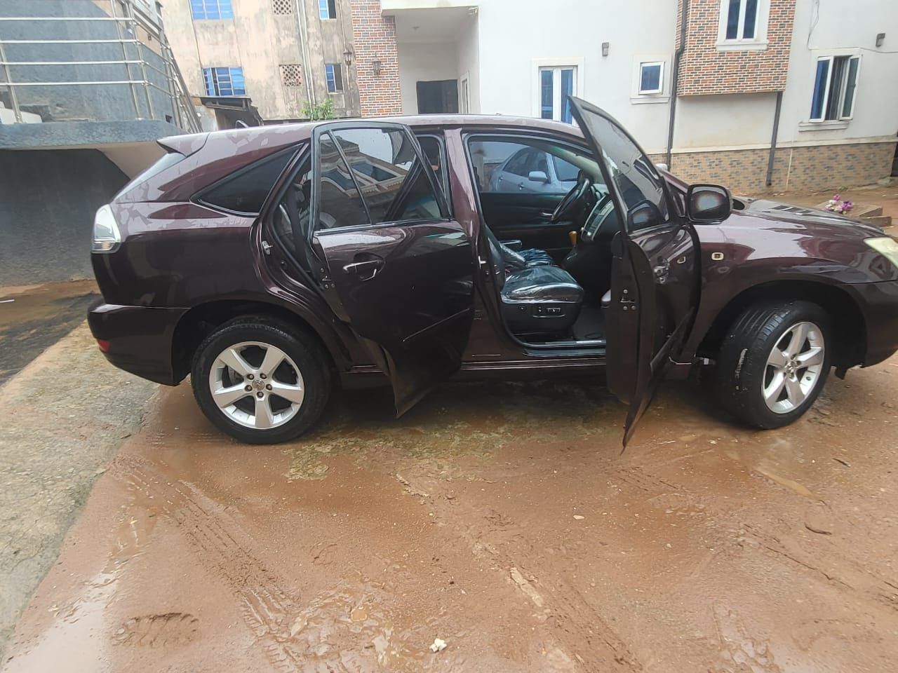 Vehicle - Image 8