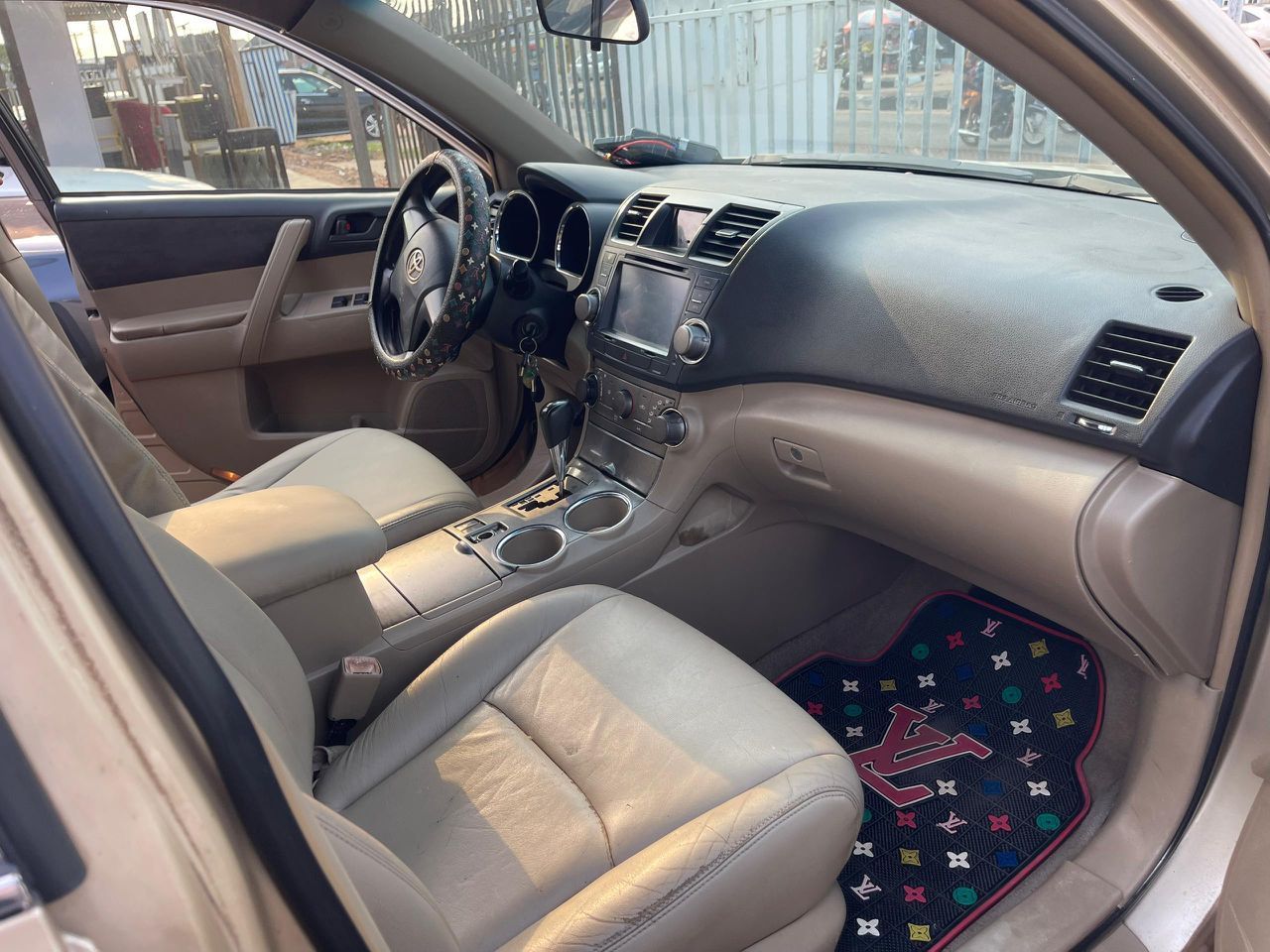 Vehicle - Image 7