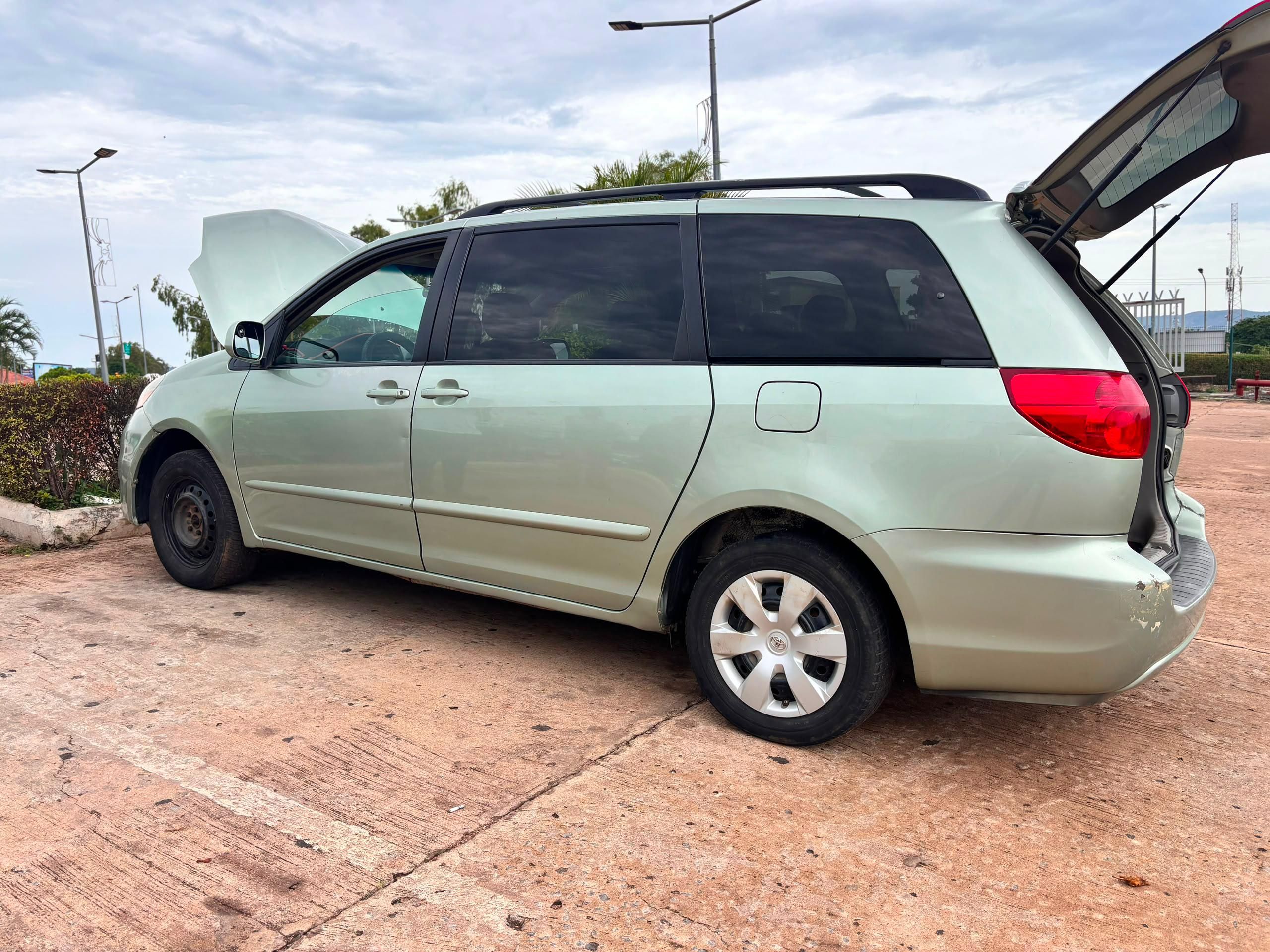 Vehicle - Image 7