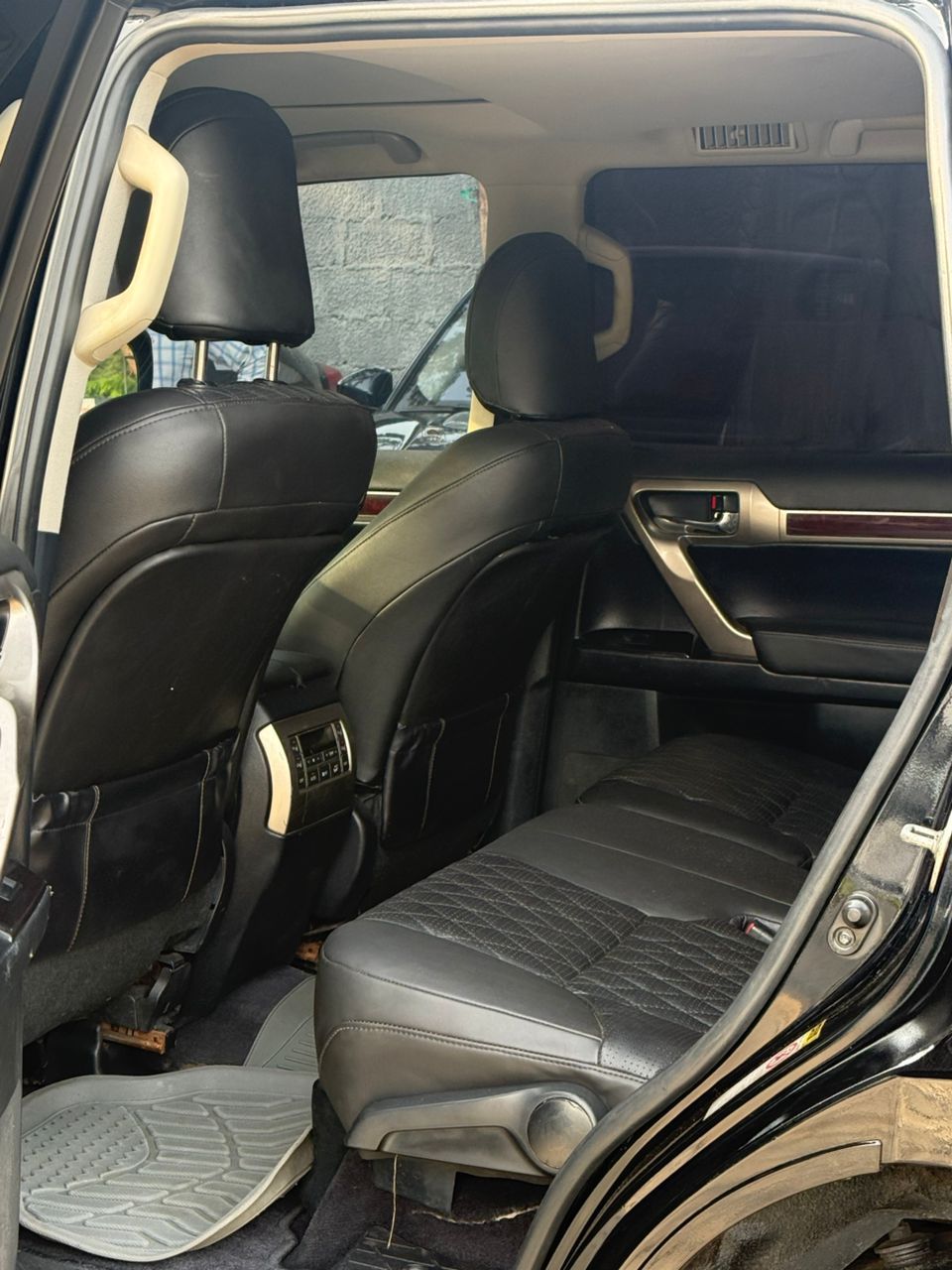 Vehicle - Image 6