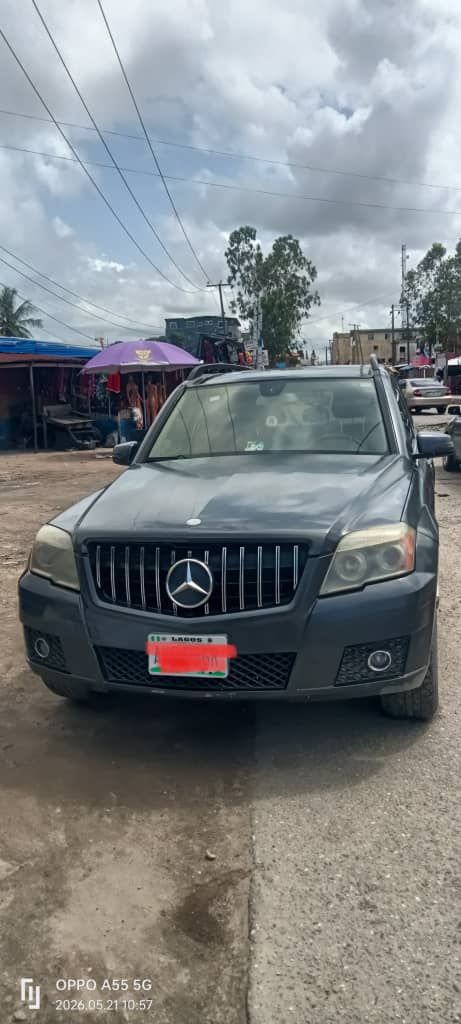 2010 Mercedes-Benz GLK 350 - Image 1
