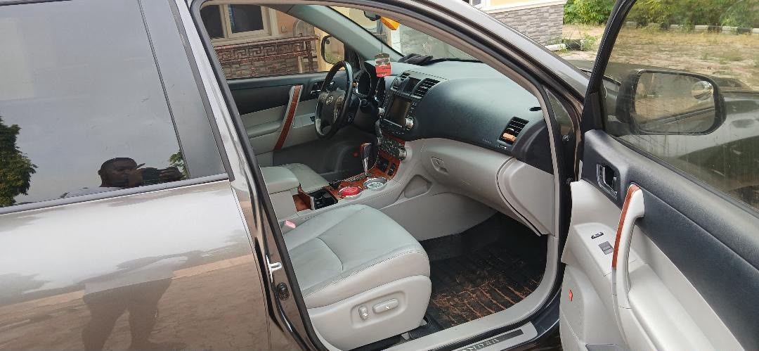 Vehicle - Image 6