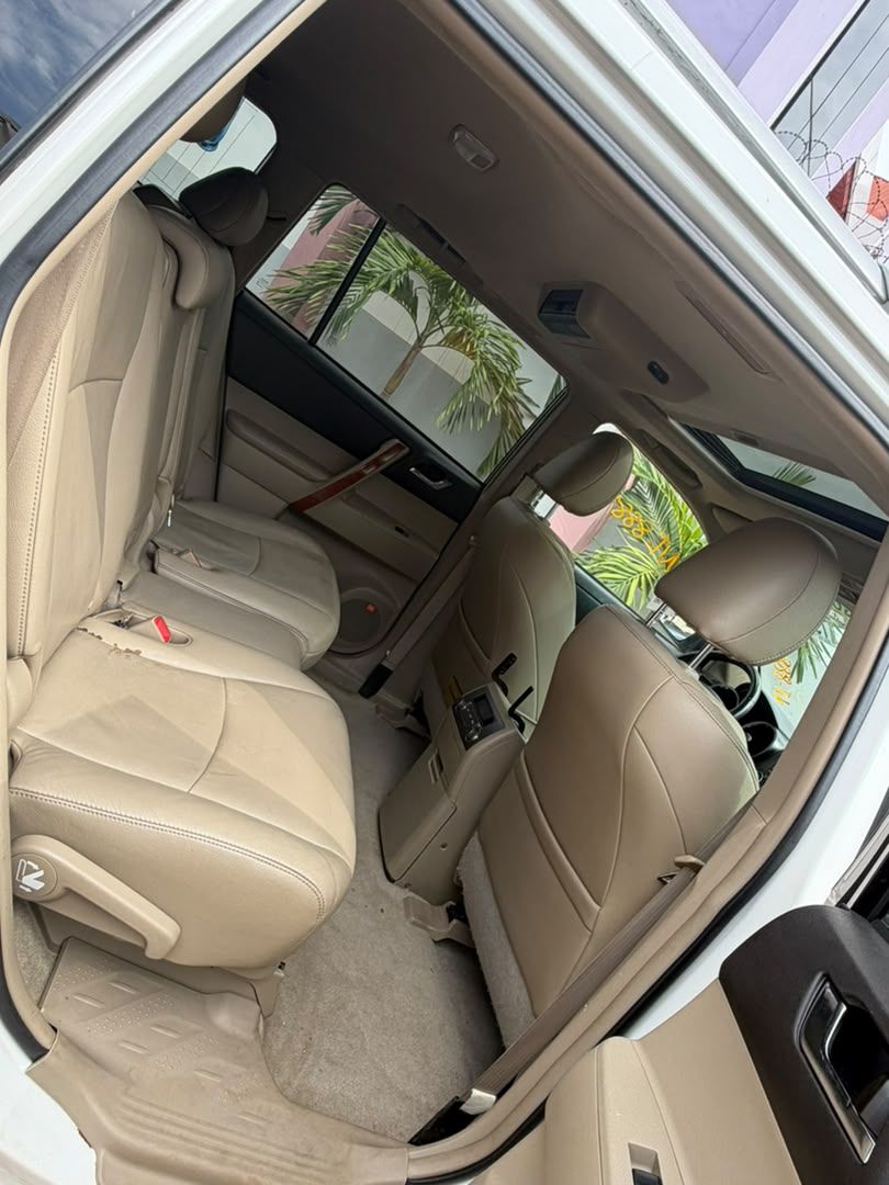 Vehicle - Image 10