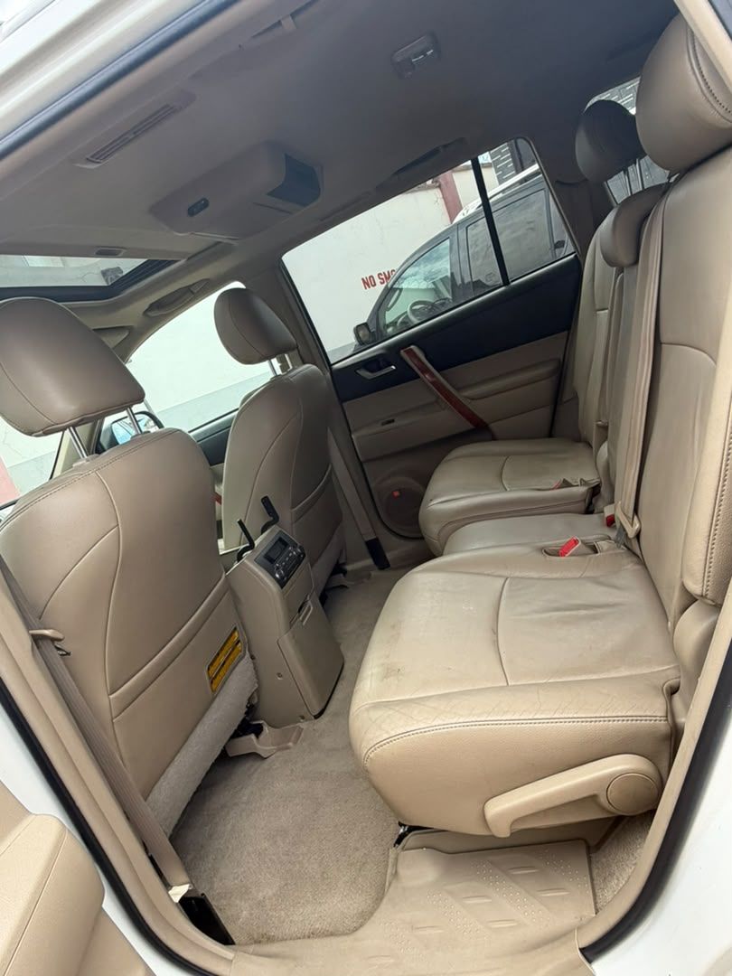 Vehicle - Image 9