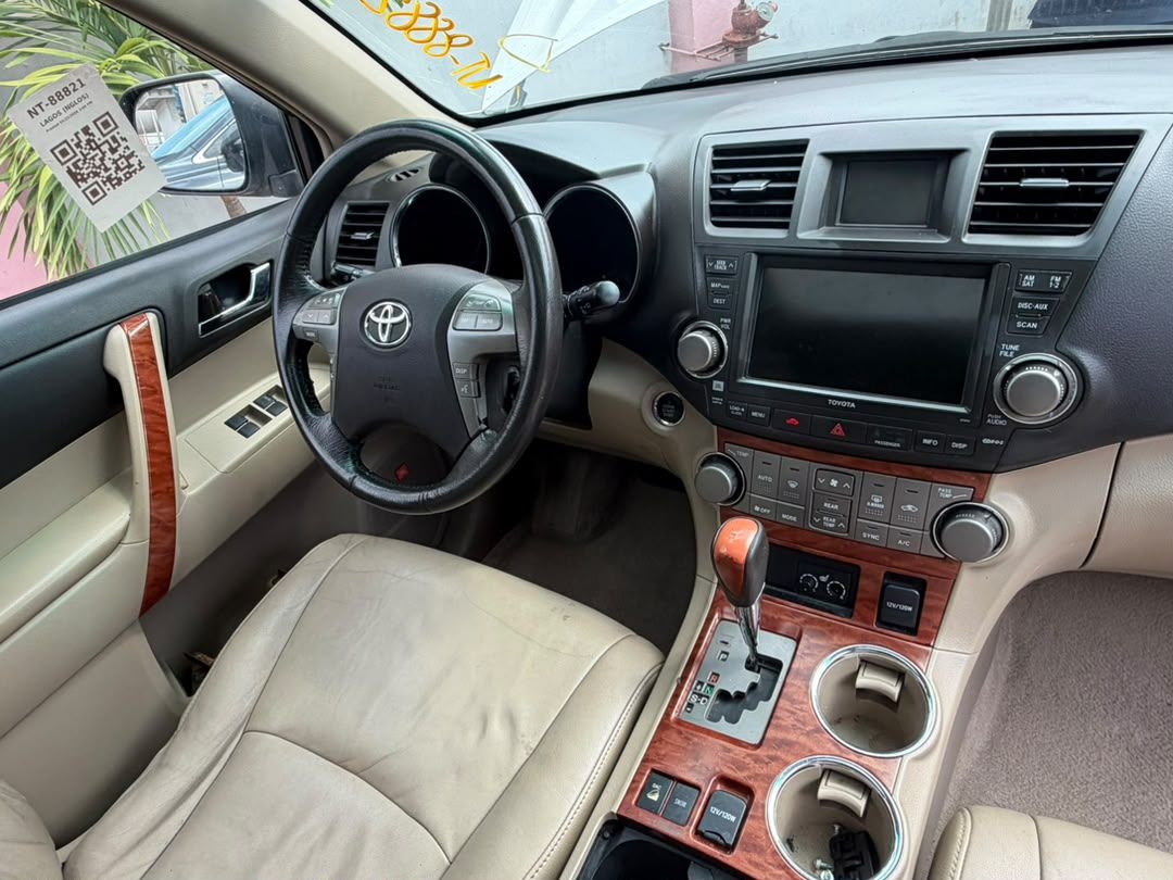 Vehicle - Image 8