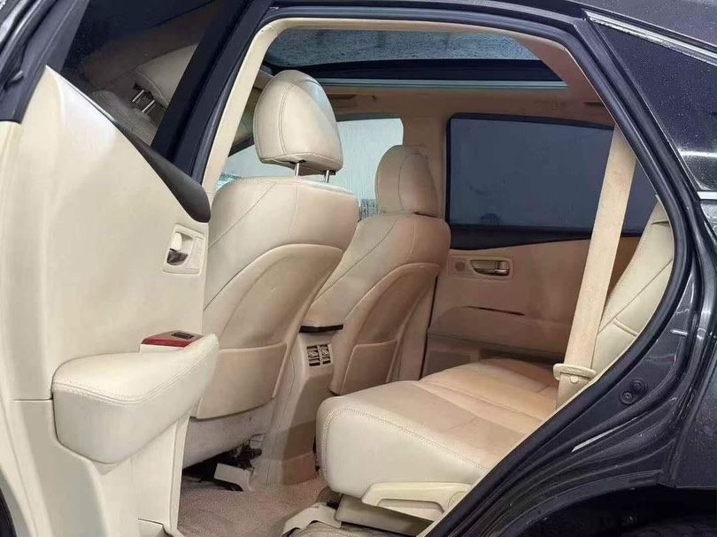 Vehicle - Image 8