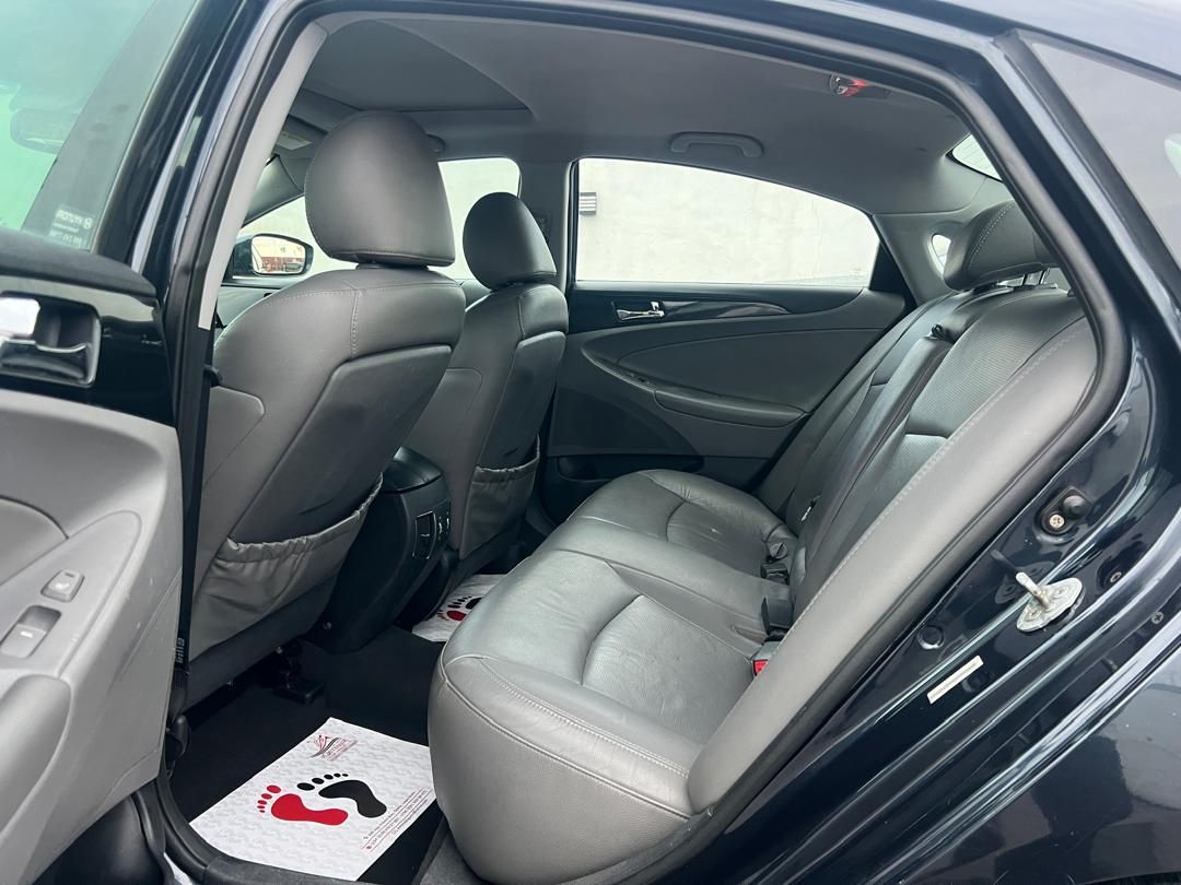 Vehicle - Image 8