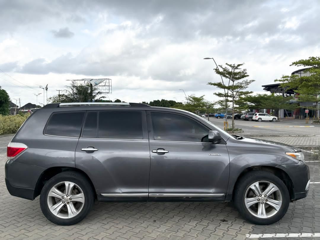 Vehicle - Image 3