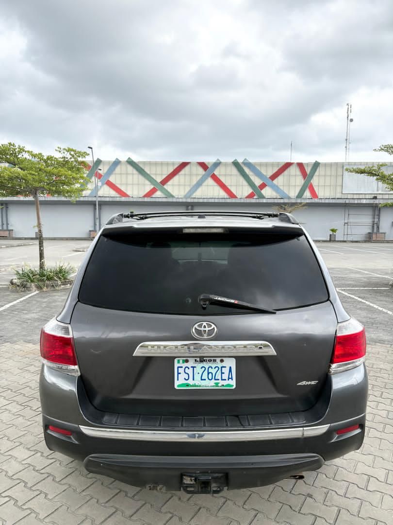 Vehicle - Image 8