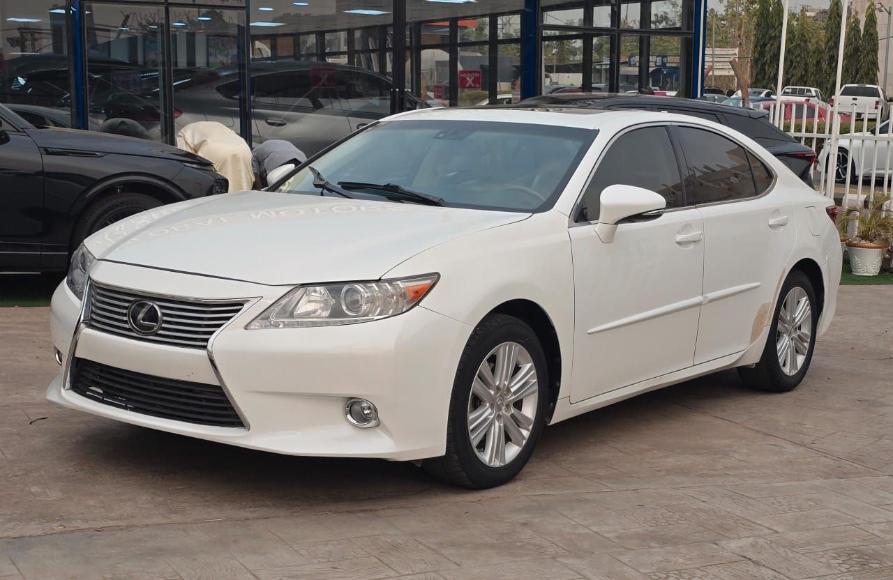 2013 Lexus ES 350 - Image 1
