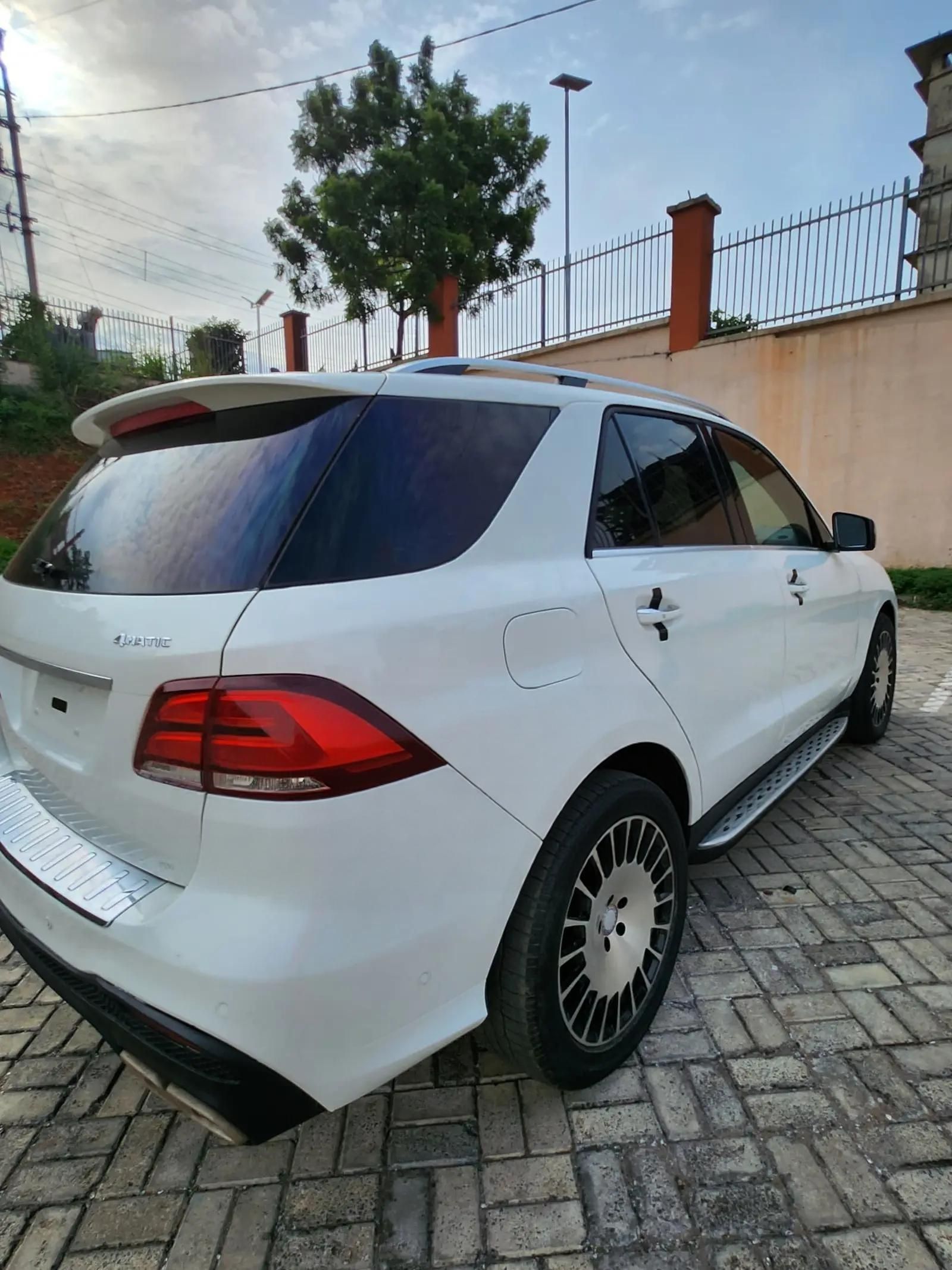 Vehicle - Image 9
