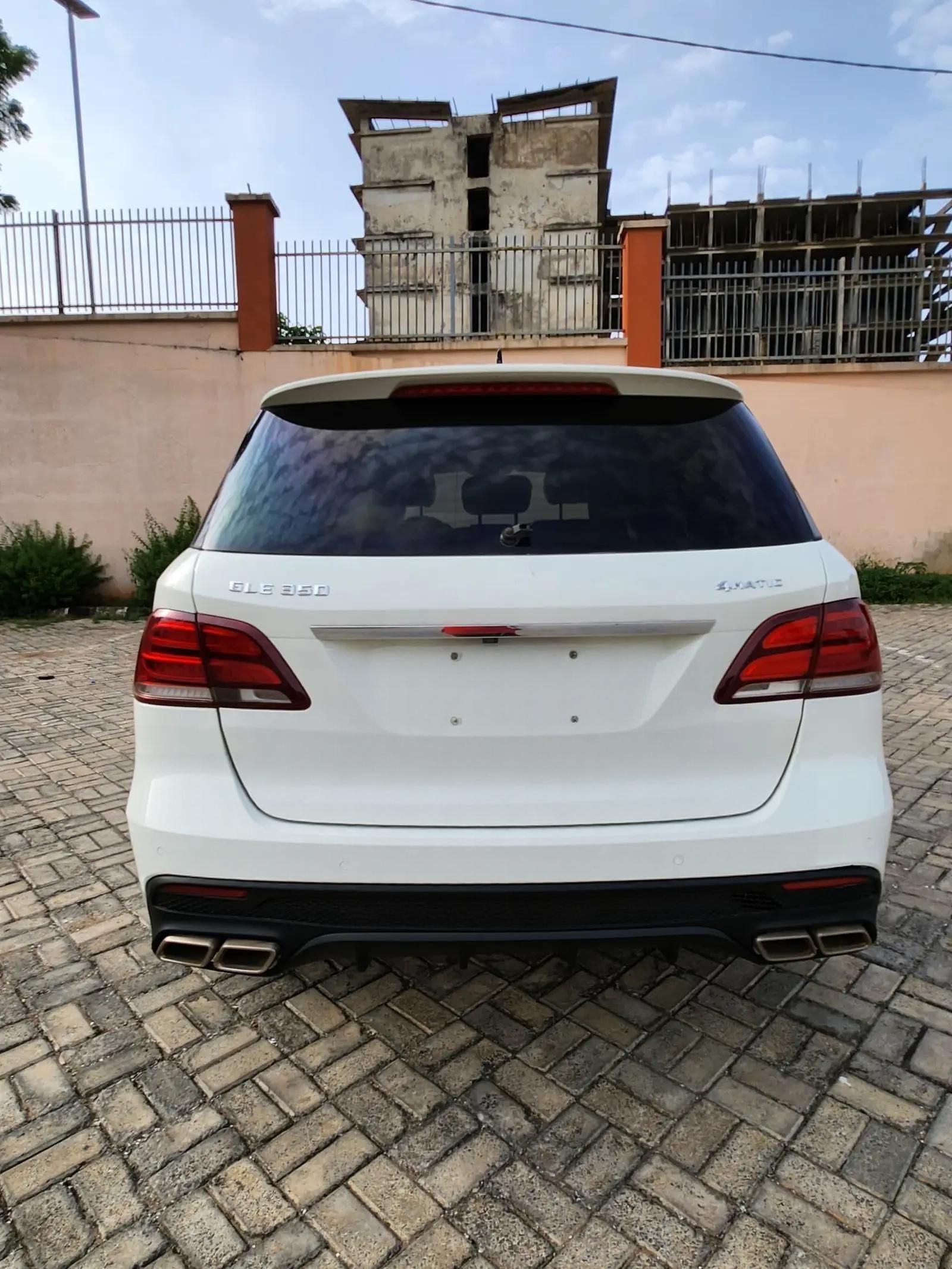Vehicle - Image 8
