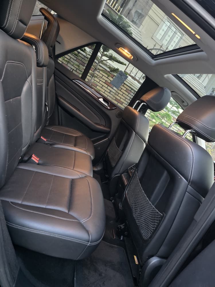 Vehicle - Image 8