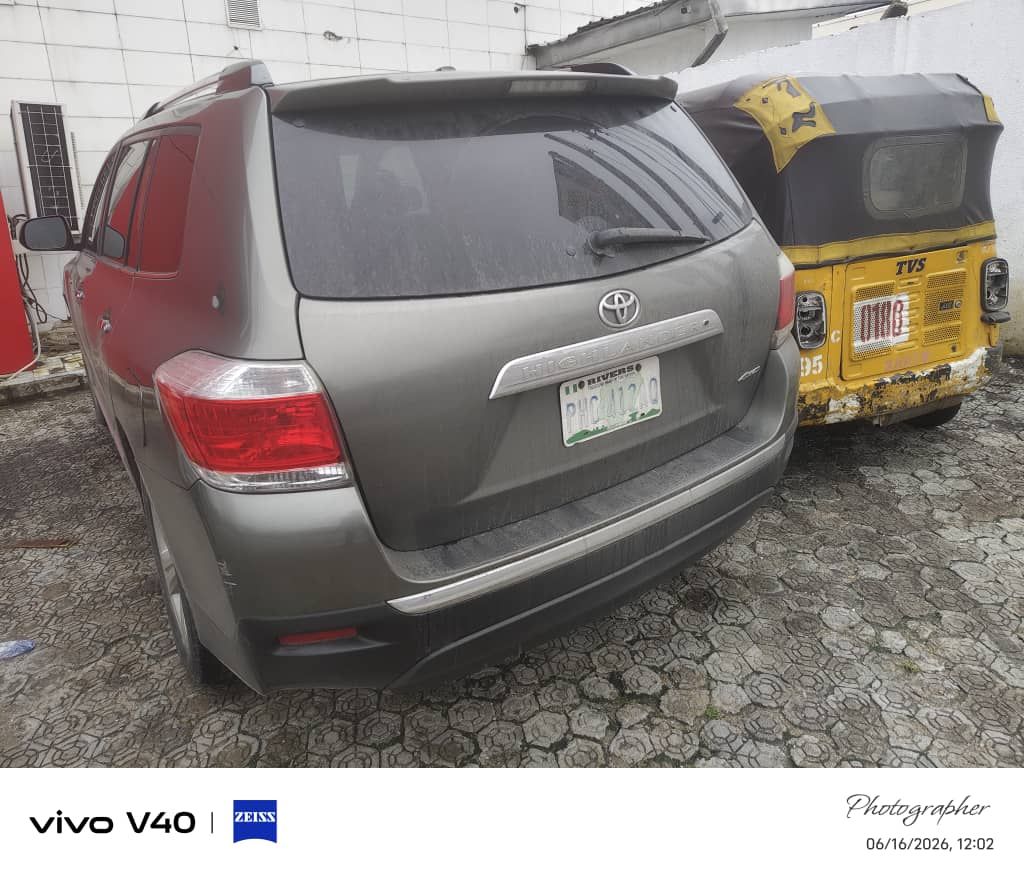 2013 Toyota Highlander - Image 1