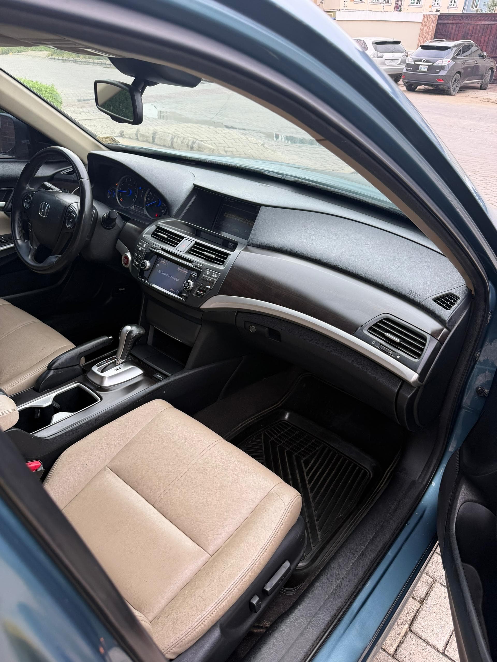 Vehicle - Image 8