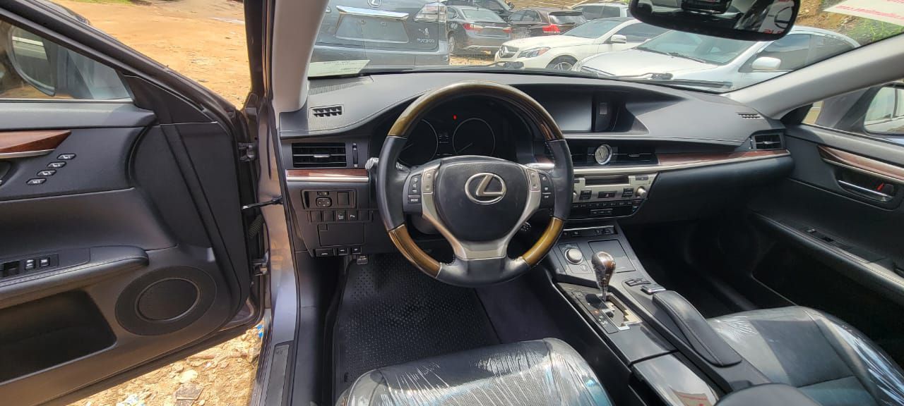 Vehicle - Image 12