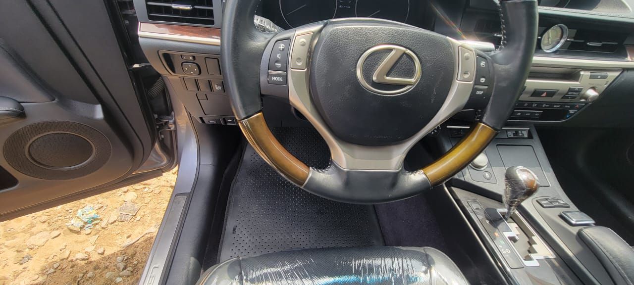 Vehicle - Image 13