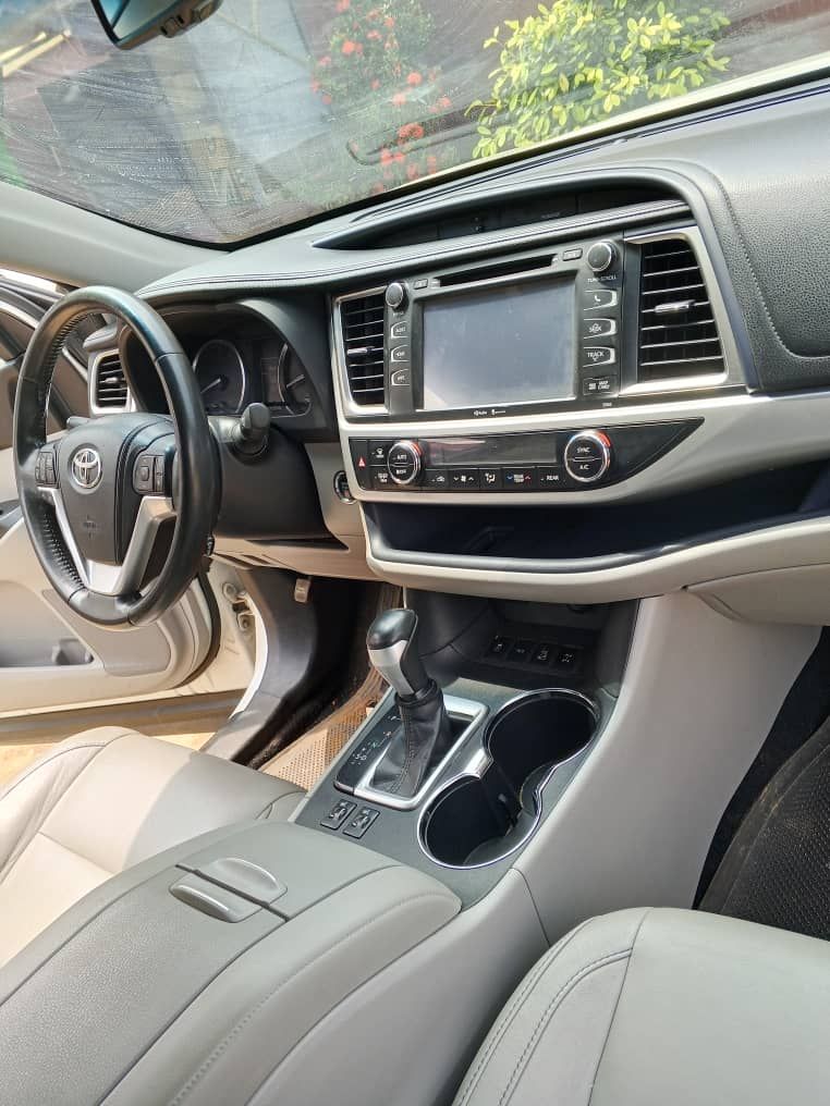 Vehicle - Image 12