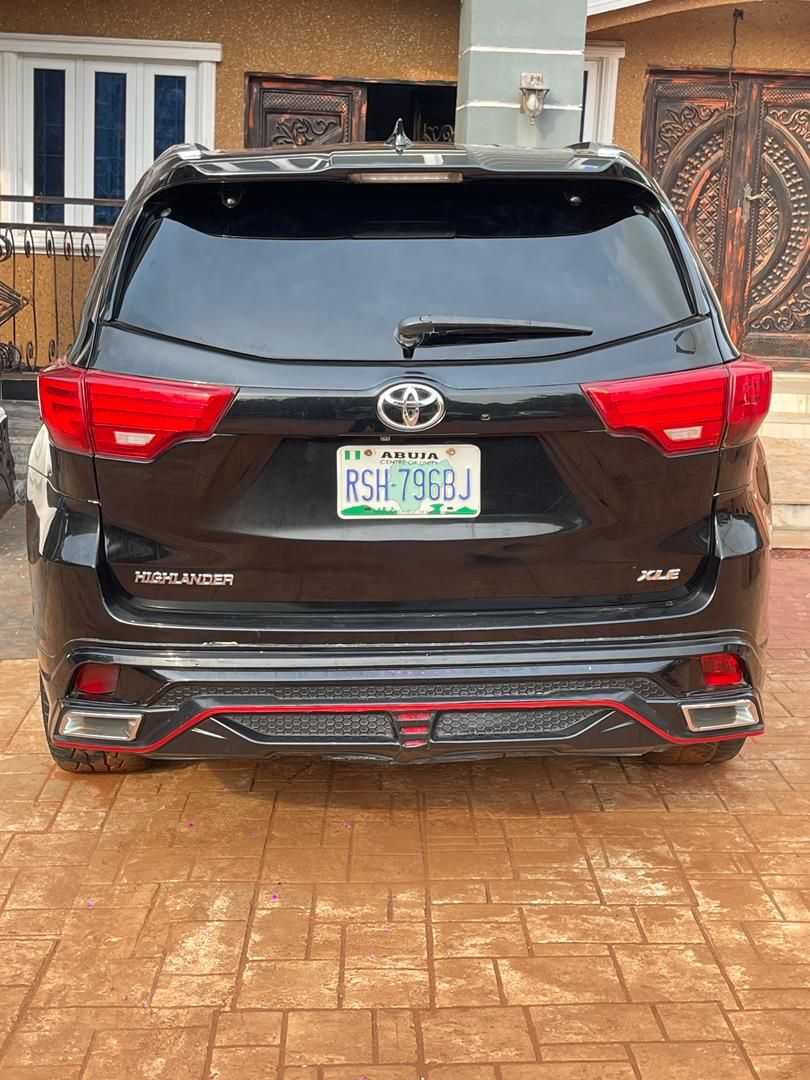 2014 Toyota Highlander - Image 1