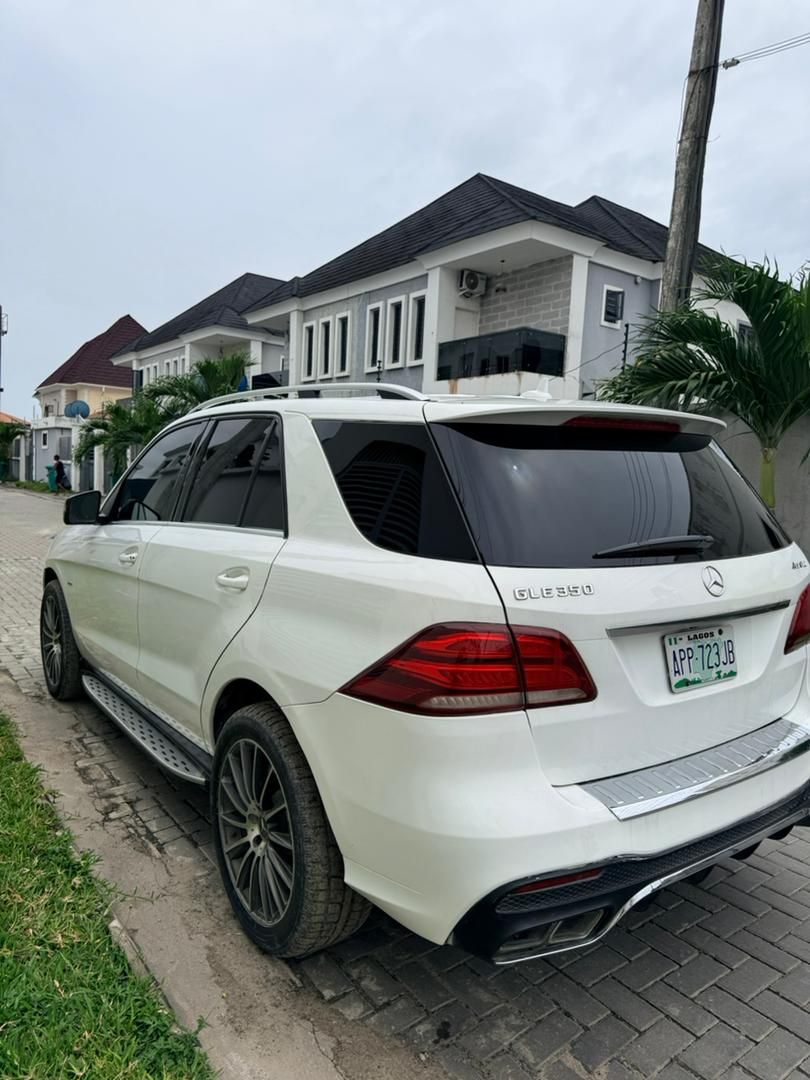 Vehicle - Image 8