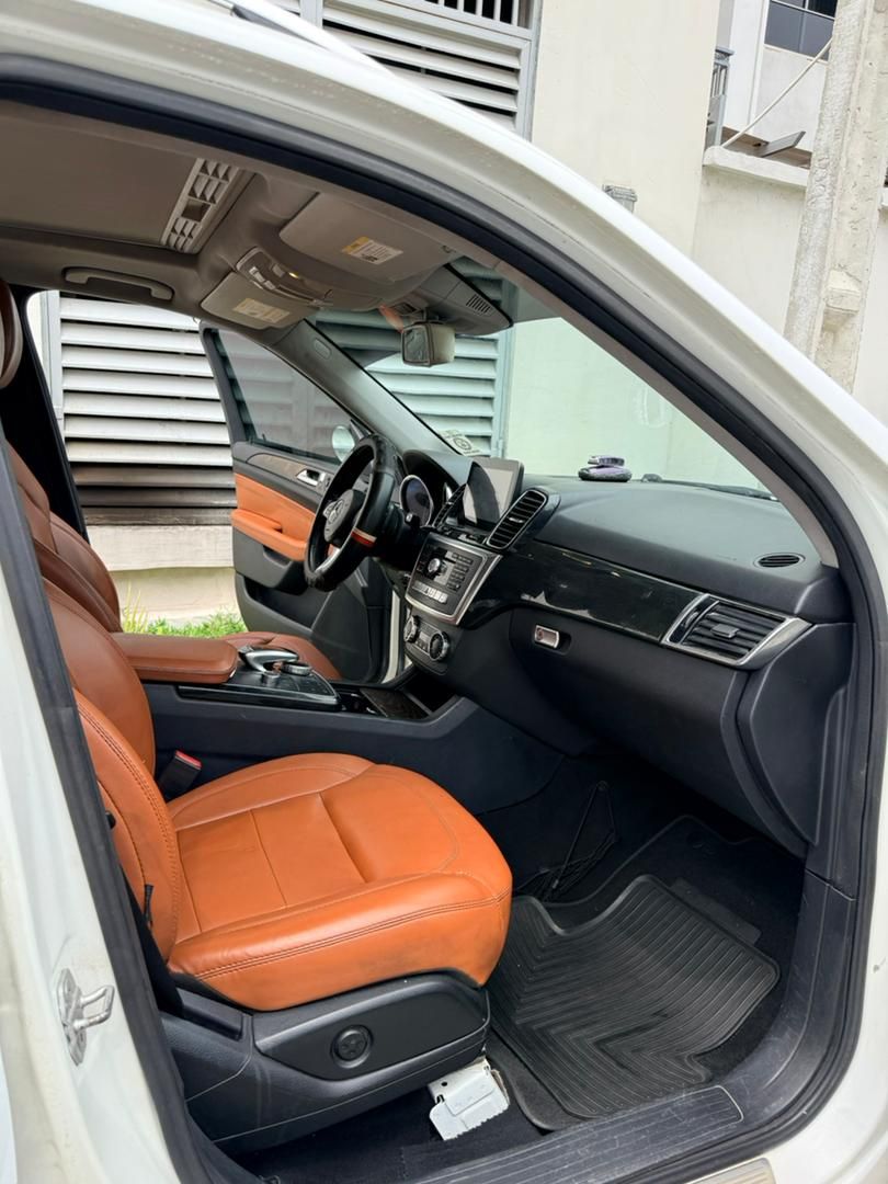 Vehicle - Image 10