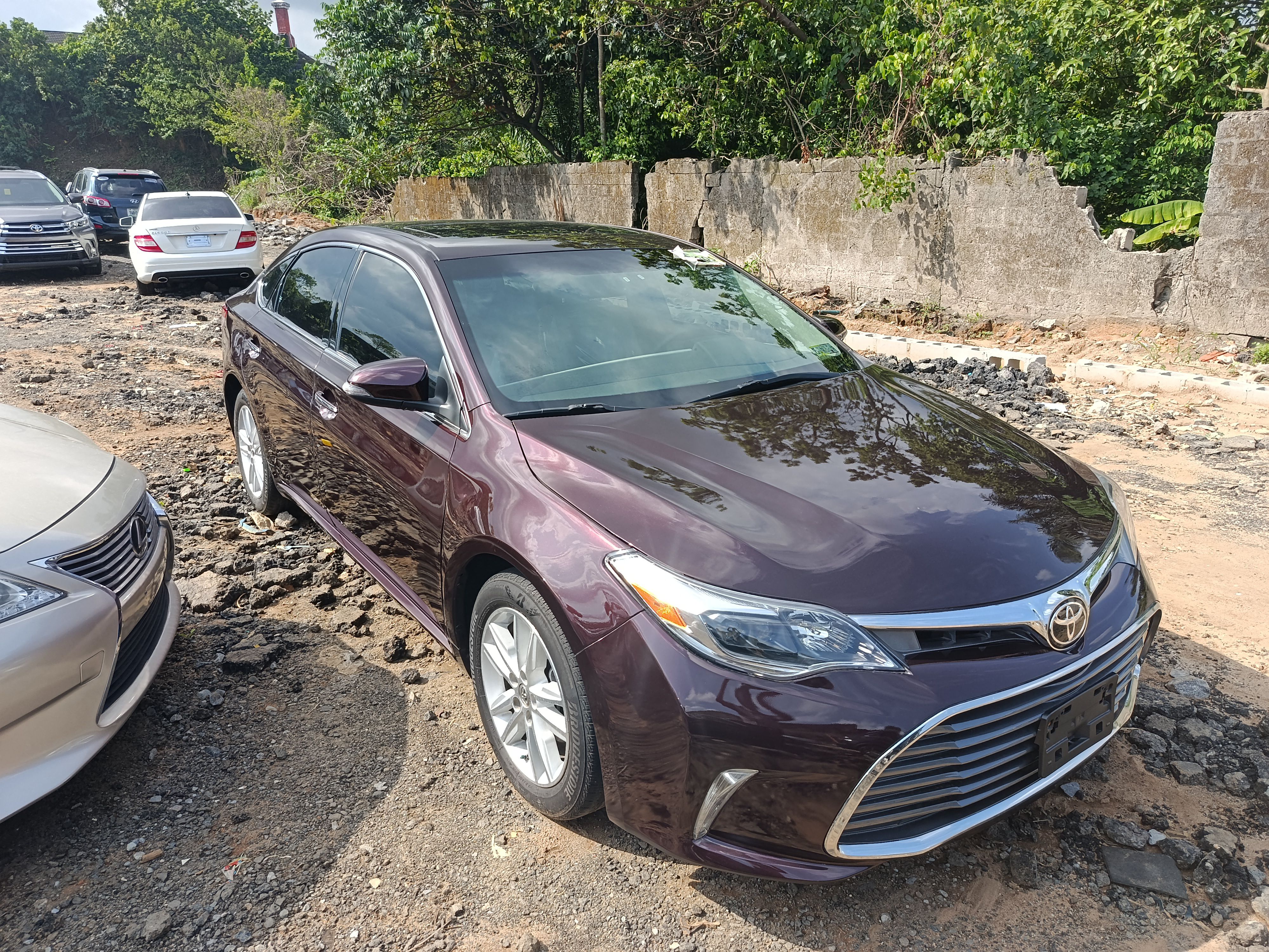 2015 Toyota Avalon - Image 1