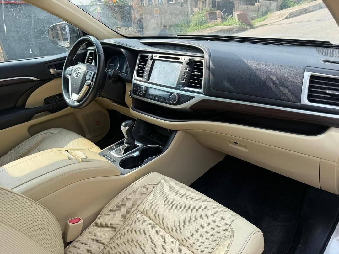Vehicle - Image 7