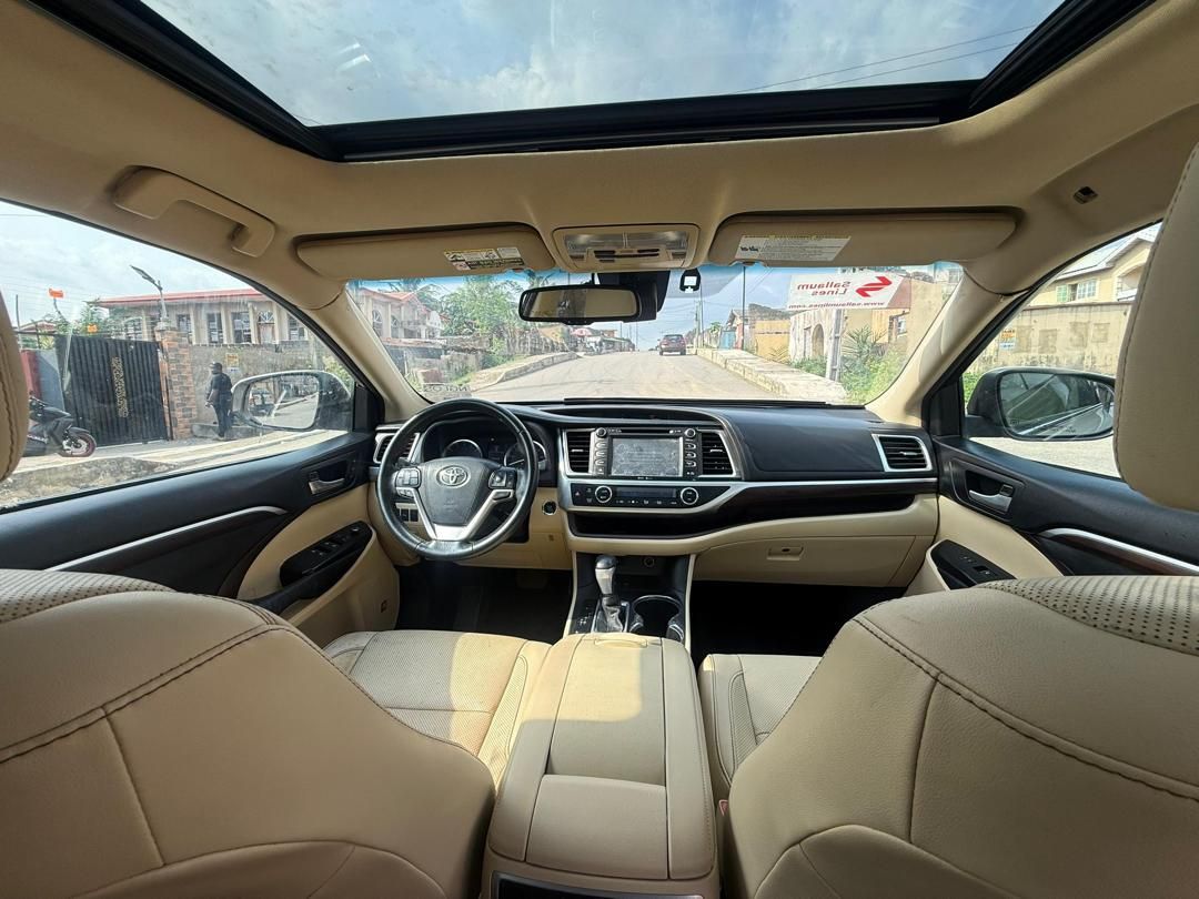 Vehicle - Image 8
