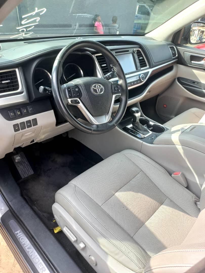 Vehicle - Image 12
