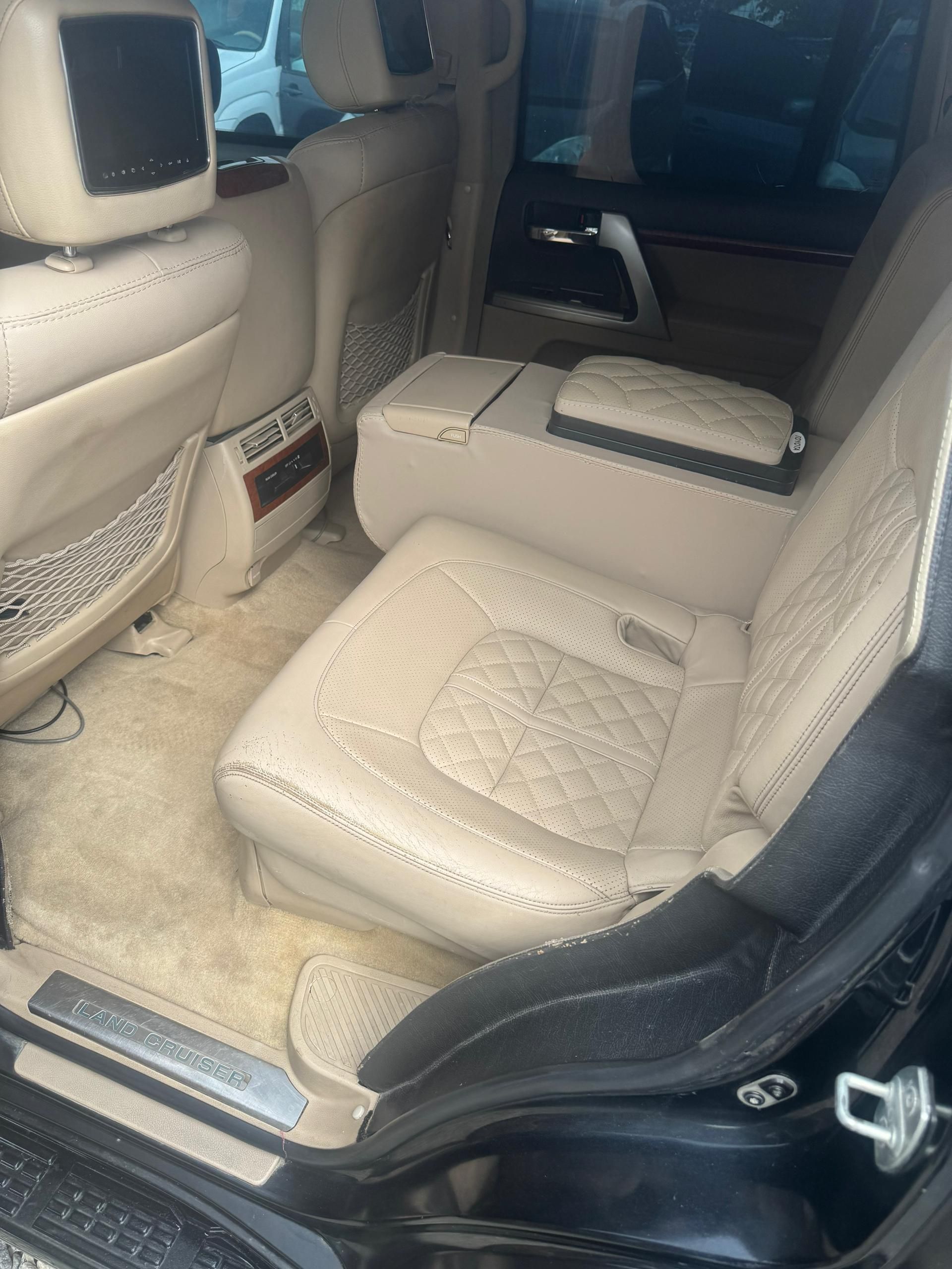 Vehicle - Image 9