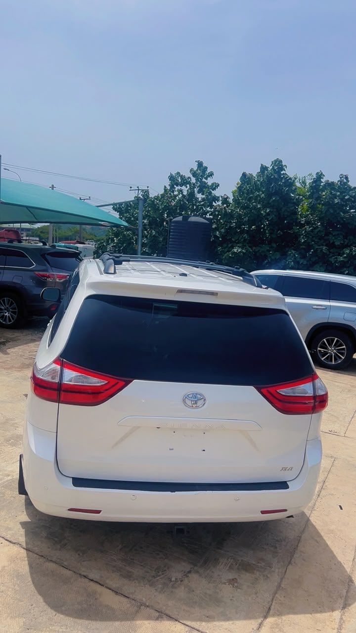Vehicle - Image 7