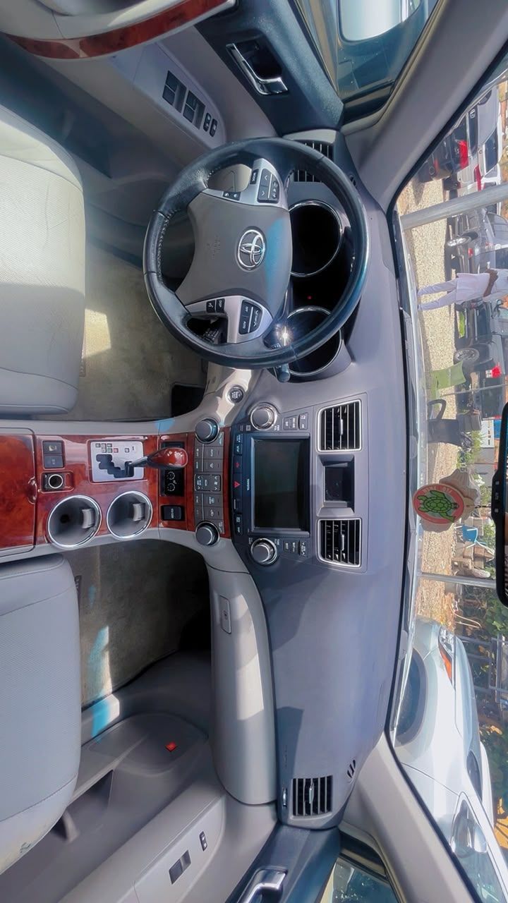 Vehicle - Image 5