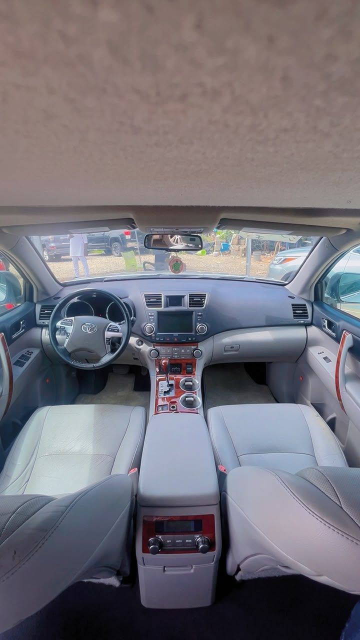 Vehicle - Image 6