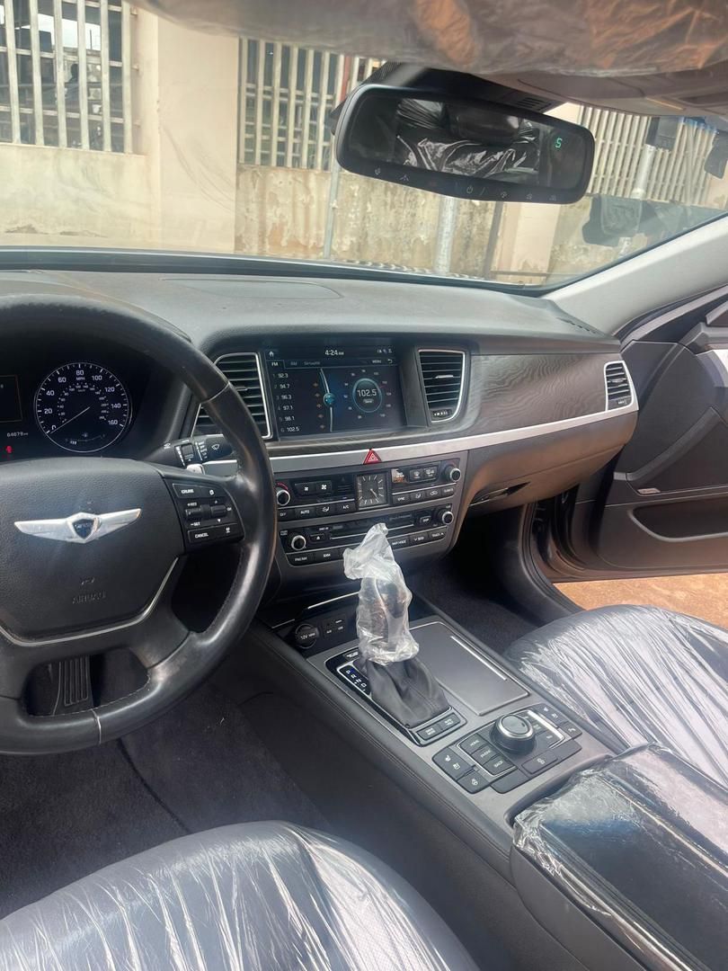Vehicle - Image 9