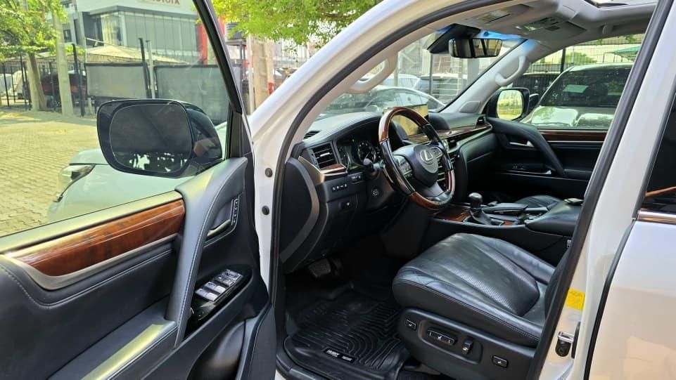 Vehicle - Image 8