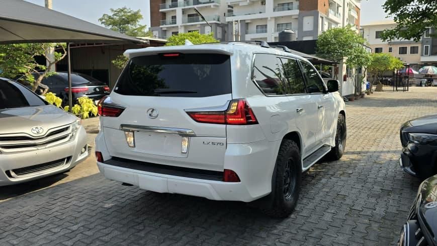 Vehicle - Image 12