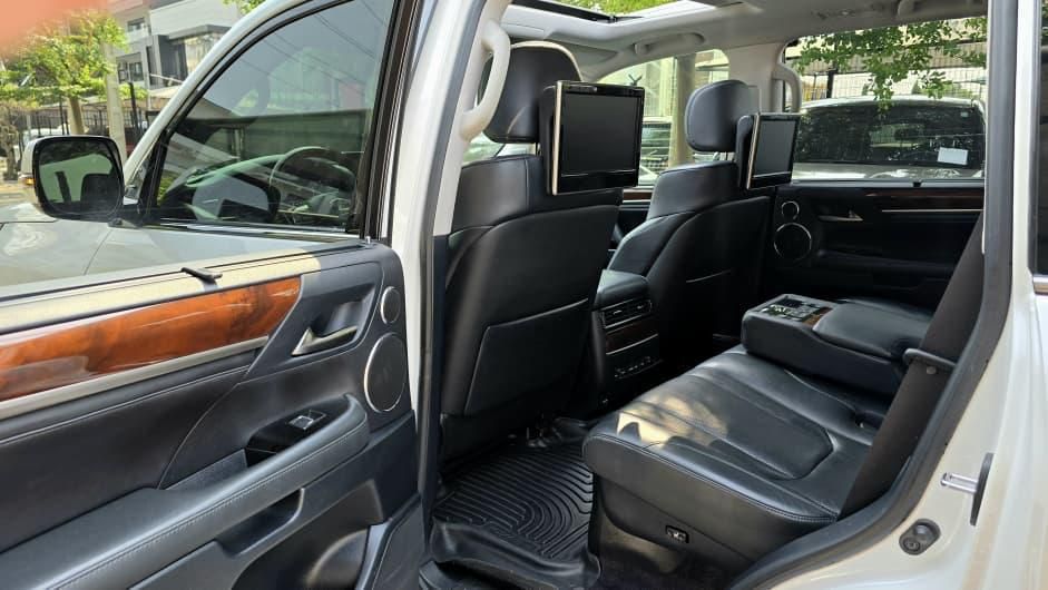 Vehicle - Image 6