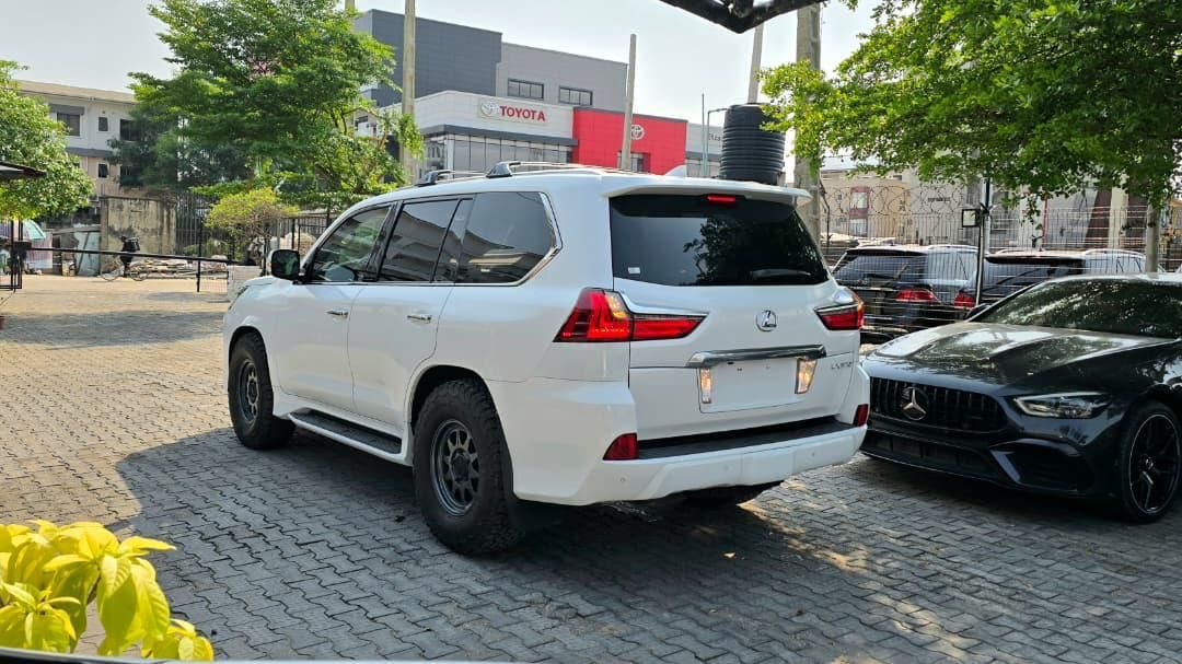 Vehicle - Image 10