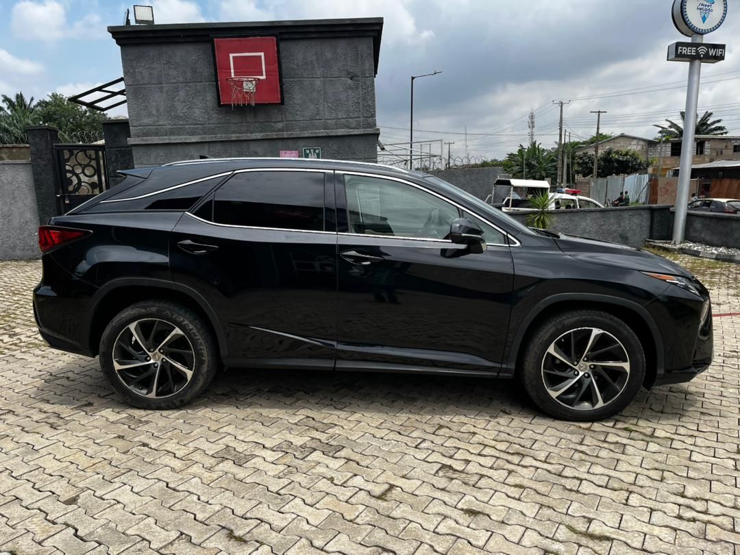 Vehicle - Image 7