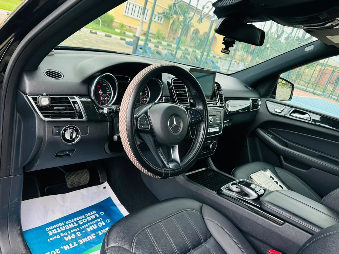 Vehicle - Image 9
