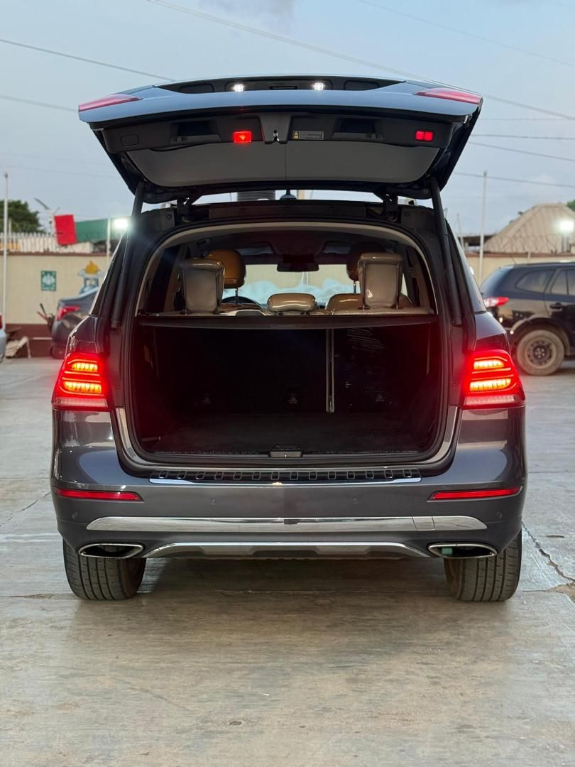 Vehicle - Image 10