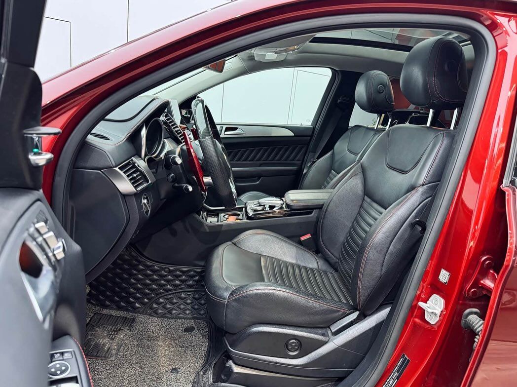 Vehicle - Image 9