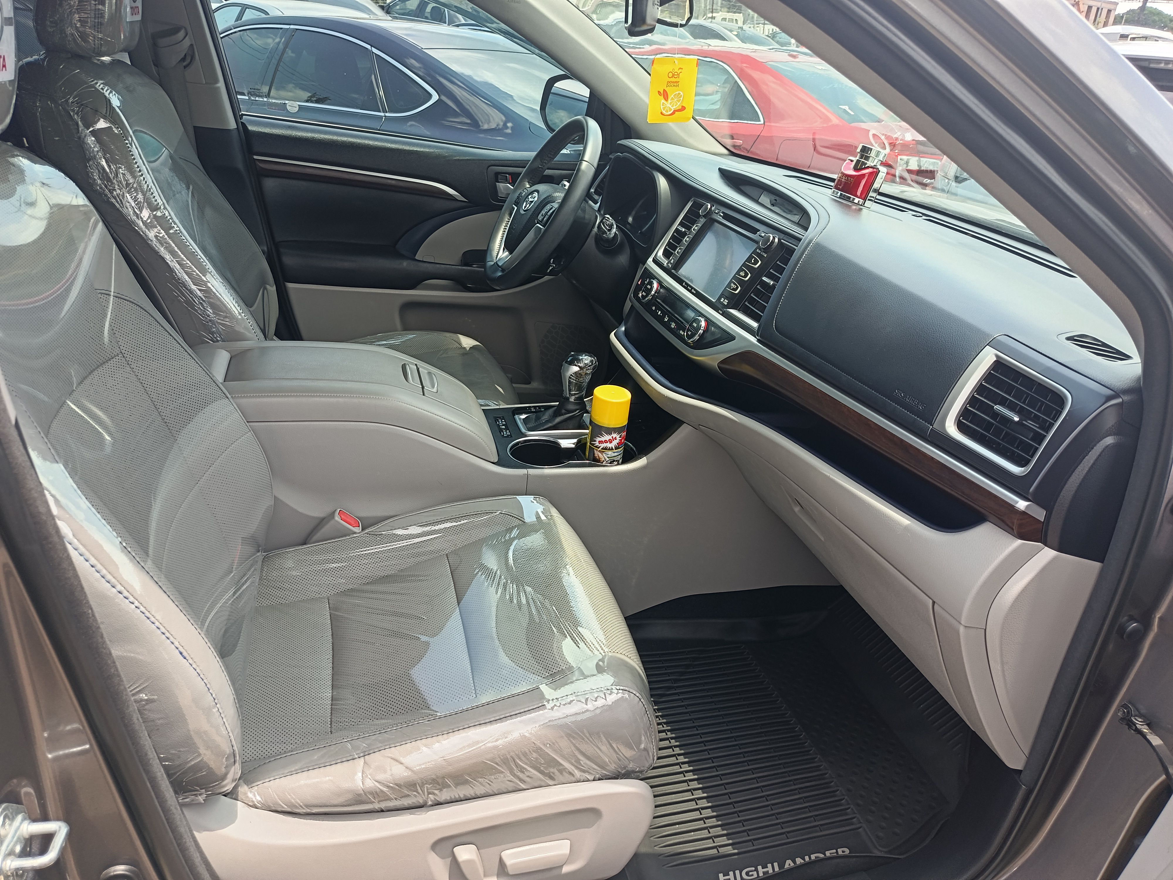 2016 Toyota Highlander - Image 1