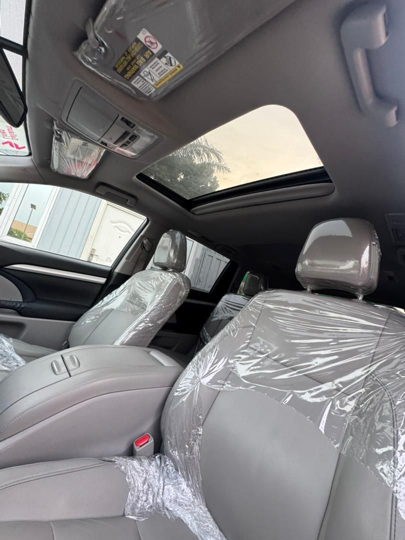 Vehicle - Image 4