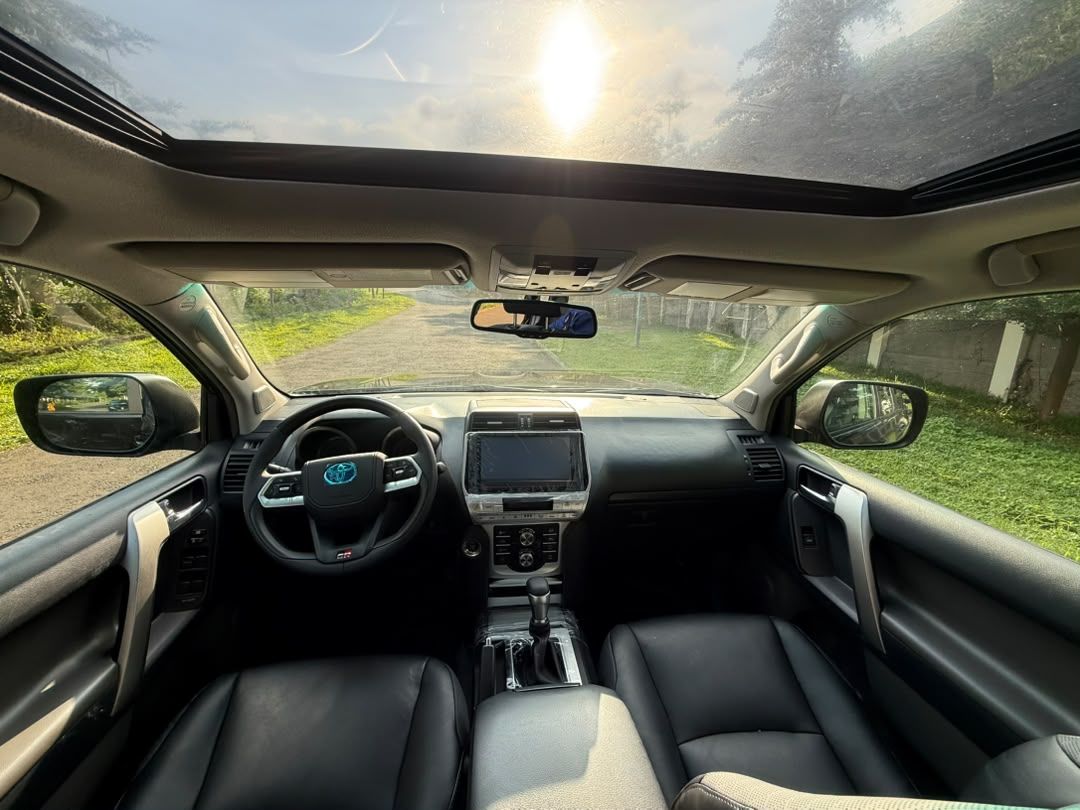 Vehicle - Image 6